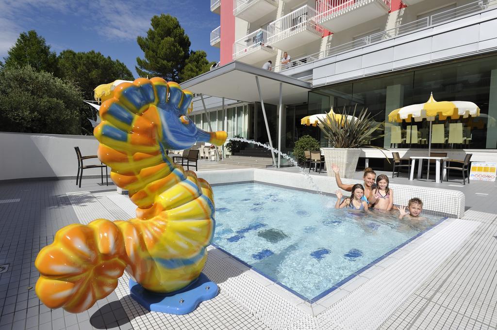 Hotel Eden Bibione Bagian luar foto