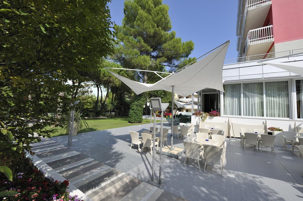 Hotel Eden Bibione Bagian luar foto