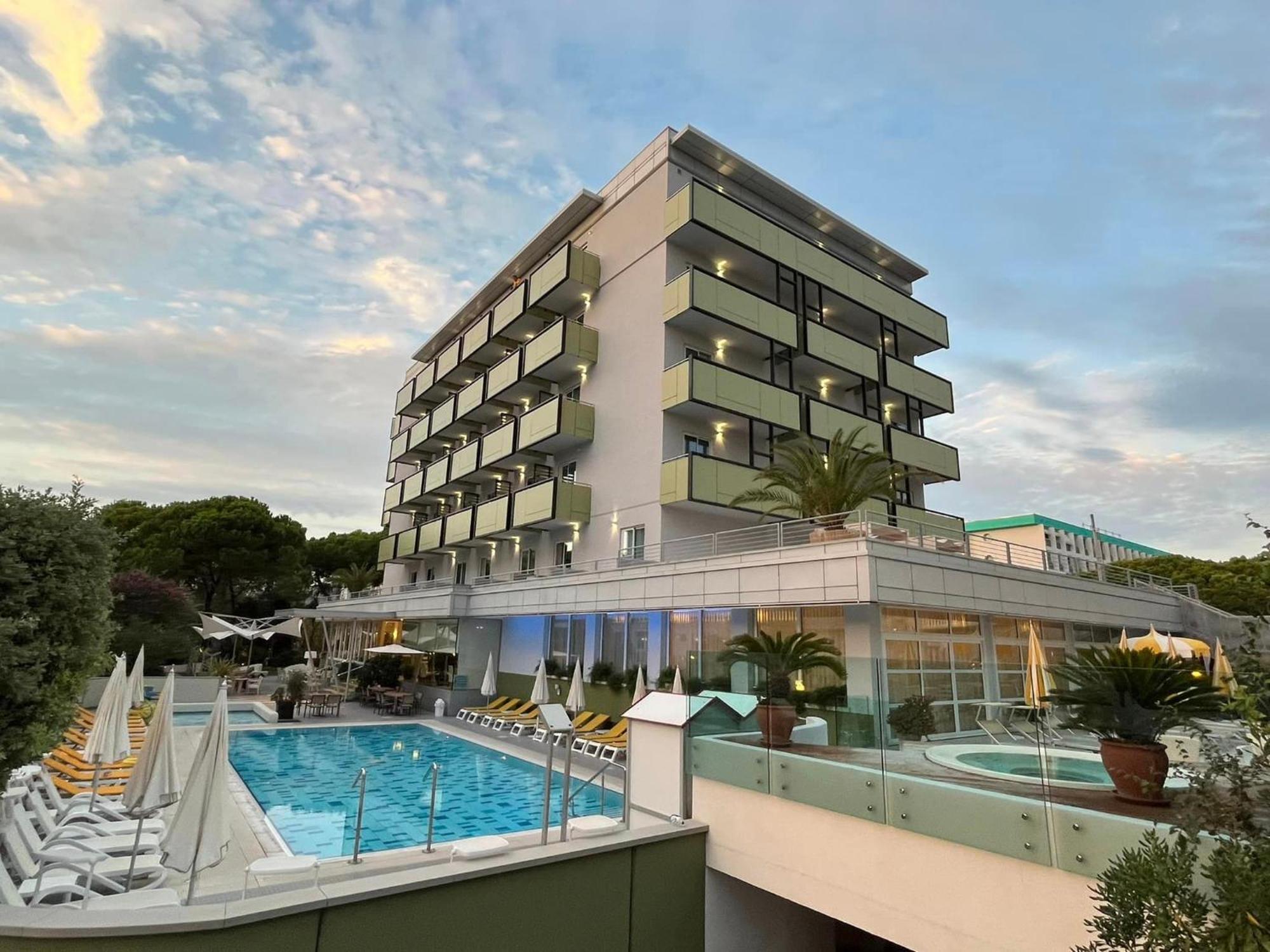 Hotel Eden Bibione Bagian luar foto