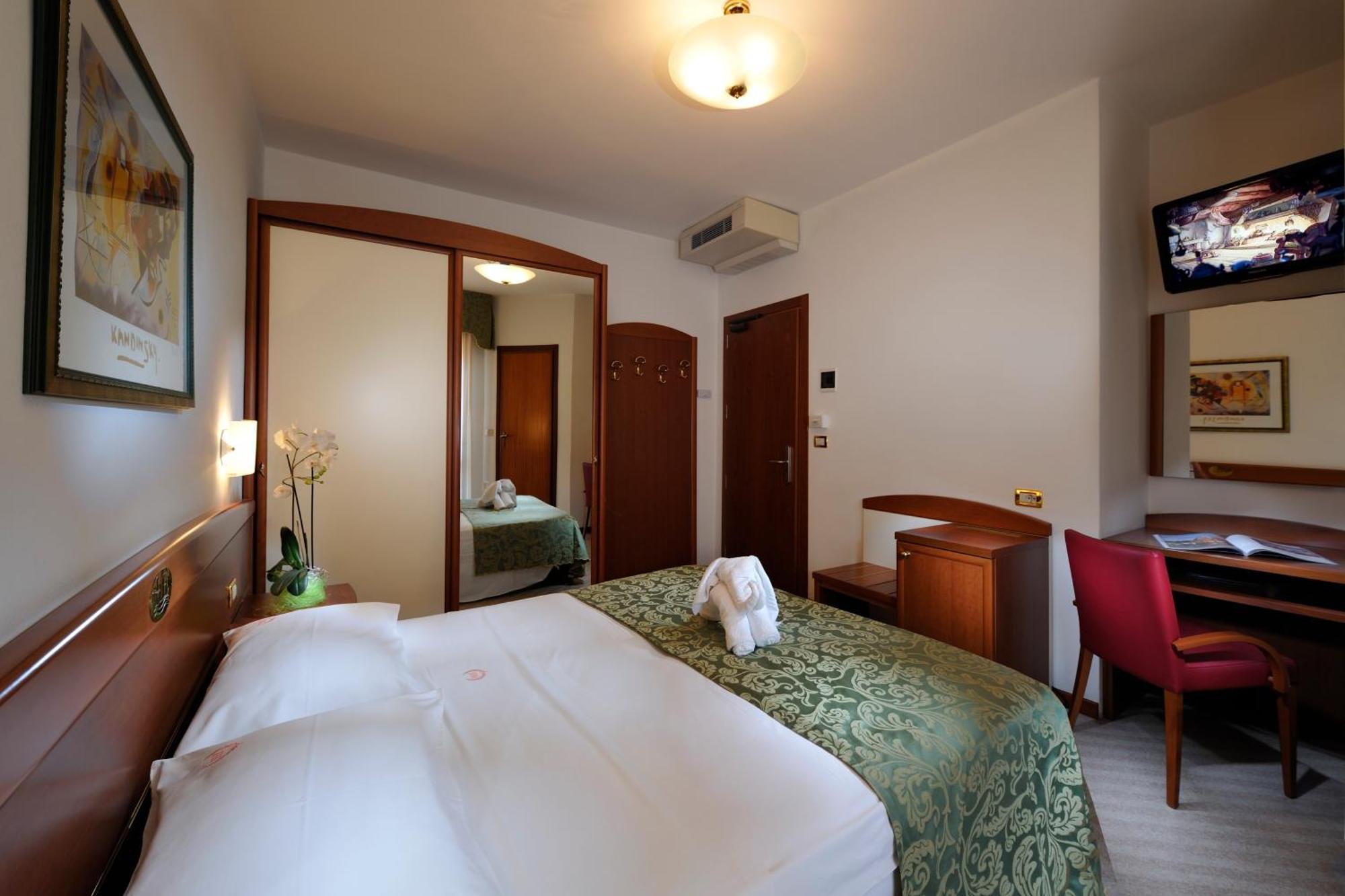 Hotel Eden Bibione Bagian luar foto