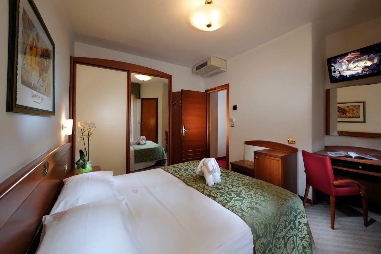 Hotel Eden Bibione Bagian luar foto